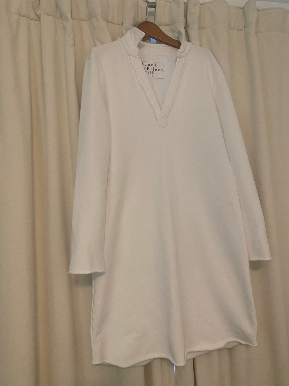 Frank & Eileen White Long Sleeve V-Neck Tunic Dress.